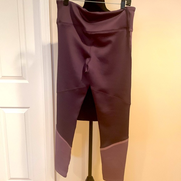 Under Armour Two-ToneJogging Set Purple and Lavender Size Large - Picture 5 of 5